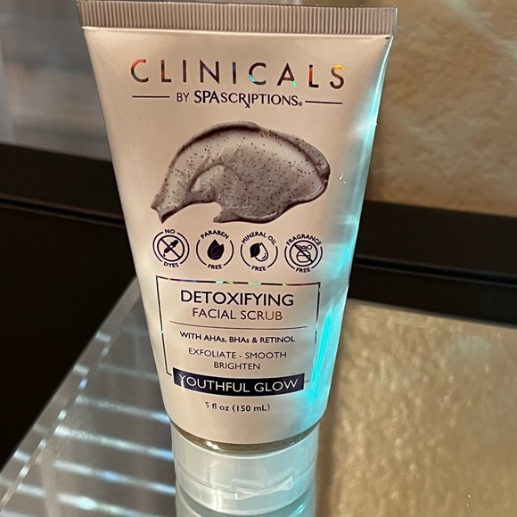 CLINICALS BY SPASCRIPTIONS DETOXIFYING FACIAL SCRUB WITH AHAS, BHAS & RETINOL - Picture 2 of 9